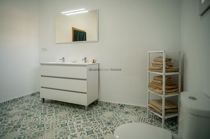 Image No.43-5 Bed Country House for sale