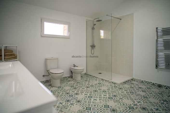 Image No.48-5 Bed Country House for sale