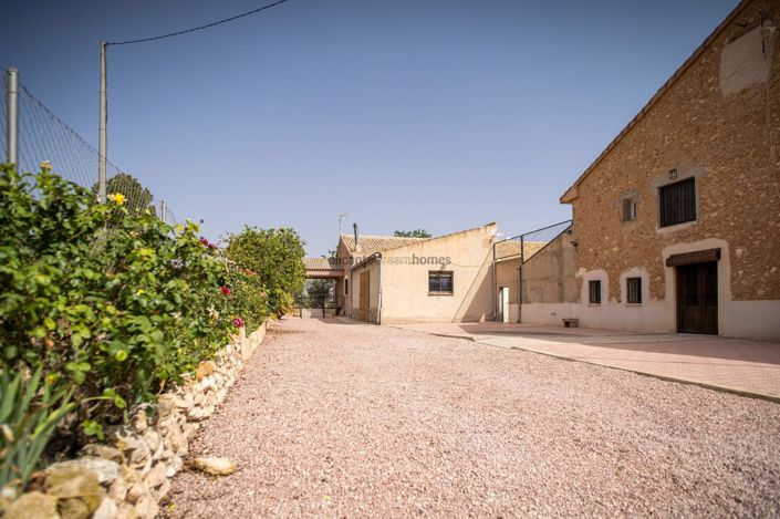 Image No.7-5 Bed Country House for sale