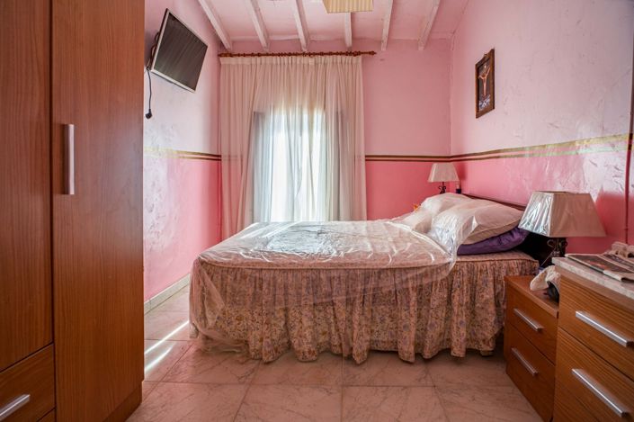 Image No.36-5 Bed Country House for sale