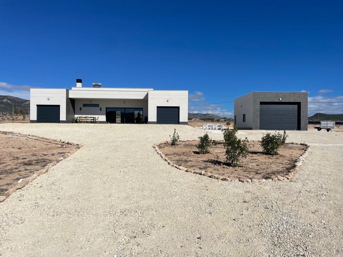 Image No.2-4 Bed Villa for sale