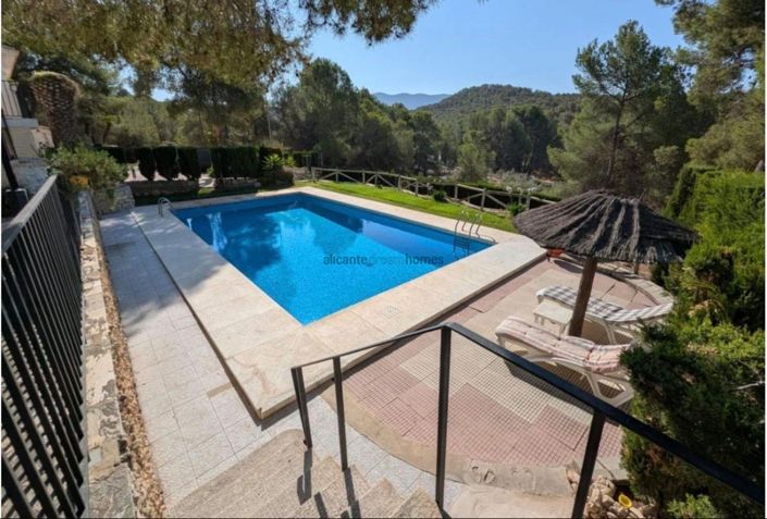 Image No.2-4 Bed Villa for sale