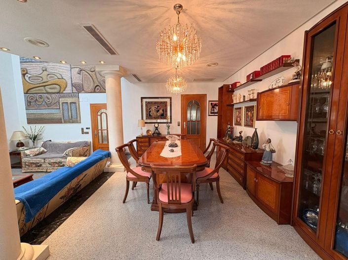 Image No.10-6 Bed Villa for sale