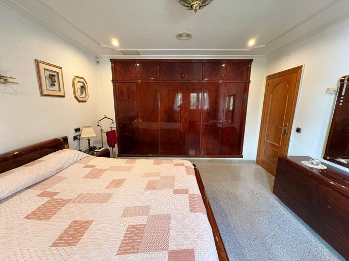 Image No.26-6 Bed Villa for sale