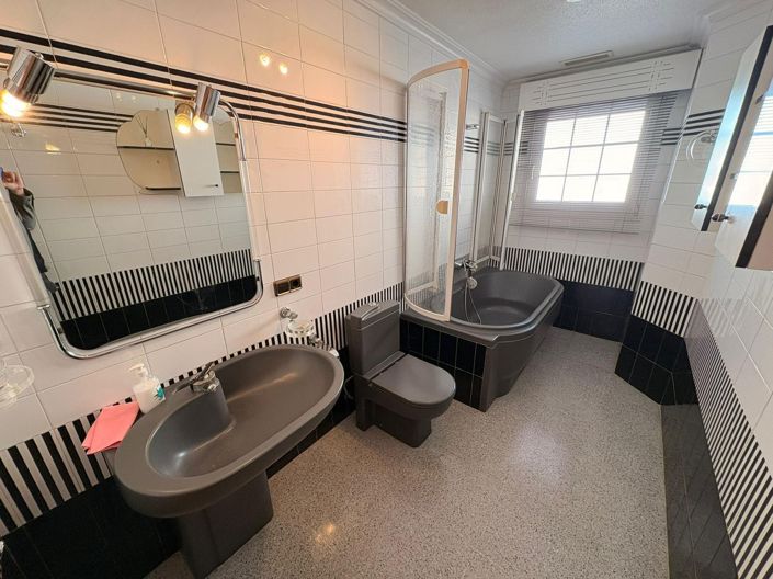 Image No.36-6 Bed Villa for sale