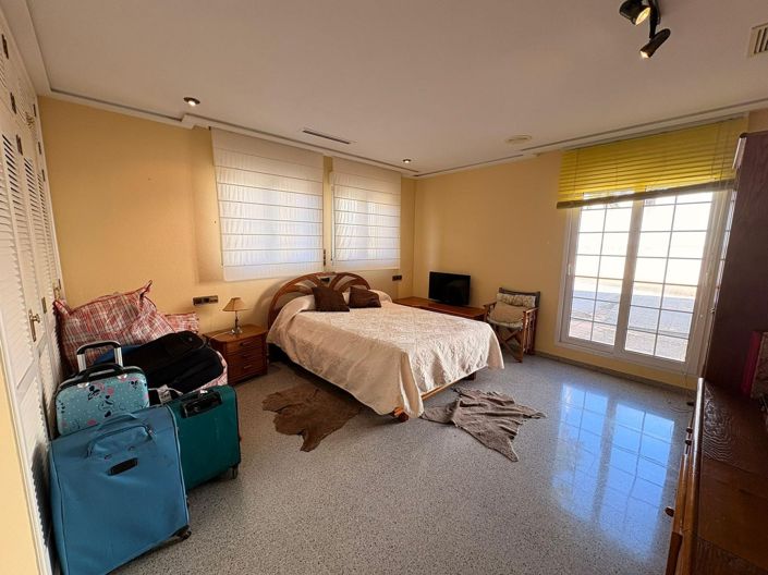 Image No.37-6 Bed Villa for sale