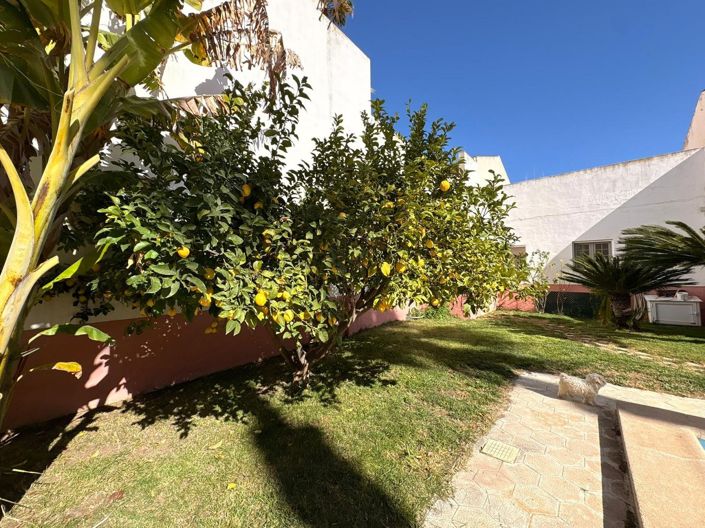 Image No.40-6 Bed Villa for sale