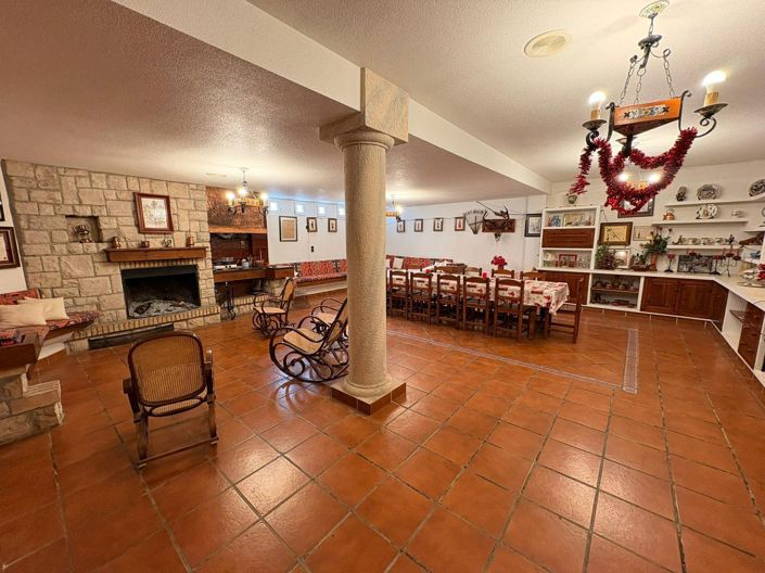 Image No.47-6 Bed Villa for sale