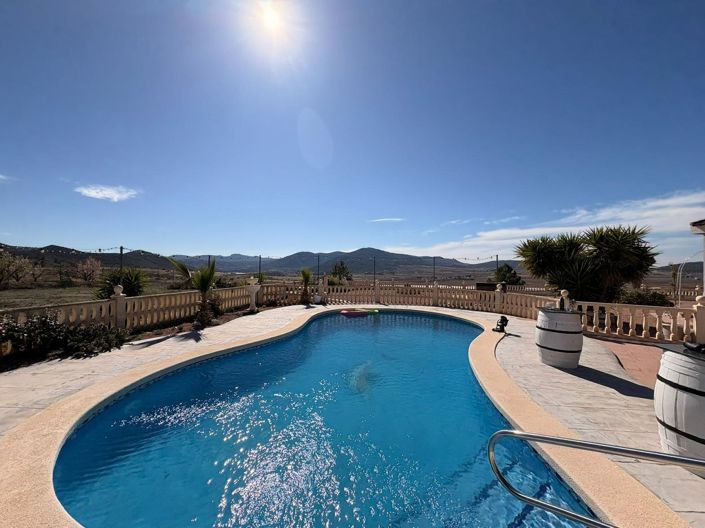 Image No.2-4 Bed Villa for sale