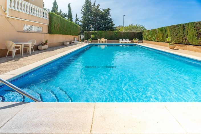 Image No.2-Villa de 3 chambres à vendre à Torrevieja