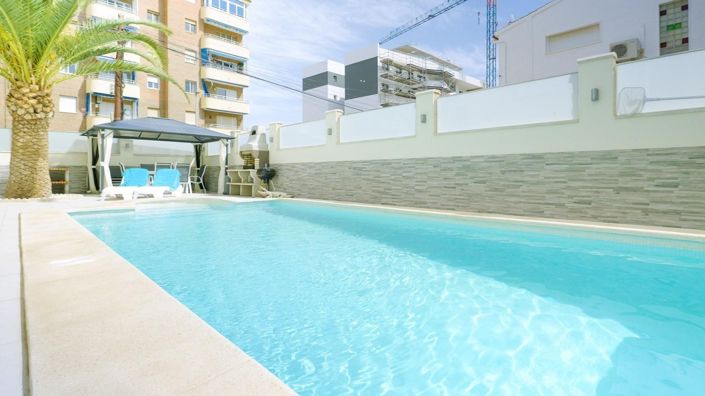 Image No.45-4 Bed Townhouse for sale