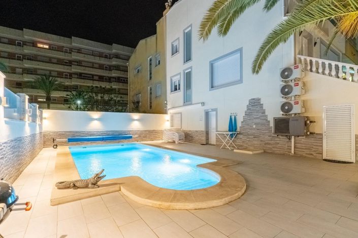 Image No.49-4 Bed Townhouse for sale