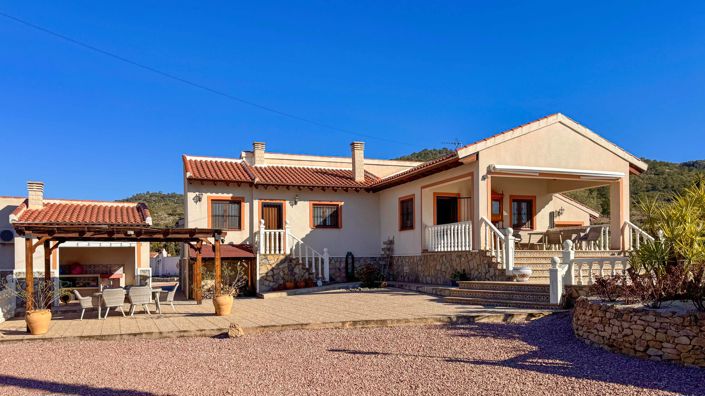 Image No.2-4 Bed Villa for sale