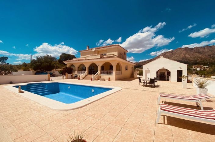Image No.3-4 Bed Villa for sale