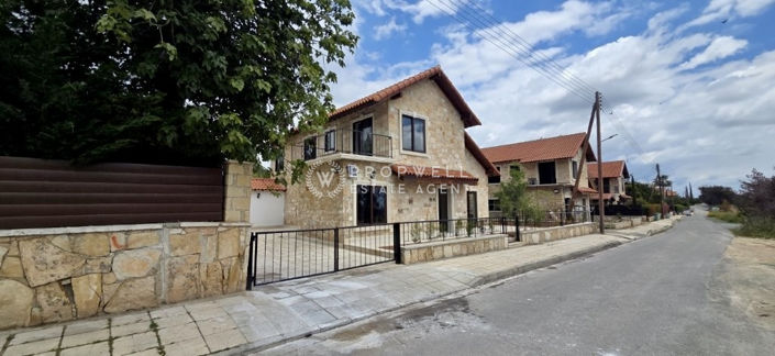 Image No.17-4 Bed House for sale