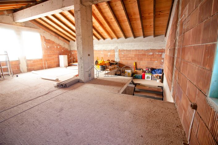 Image No.13-2 Bed House for sale