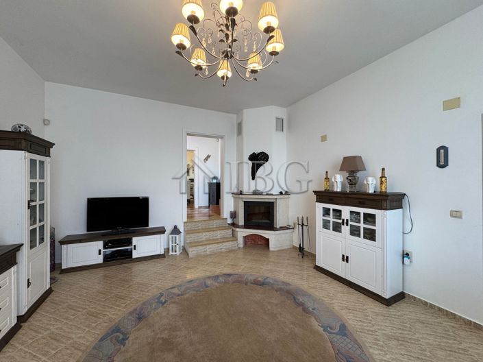 Image No.8-3 Bed House for sale