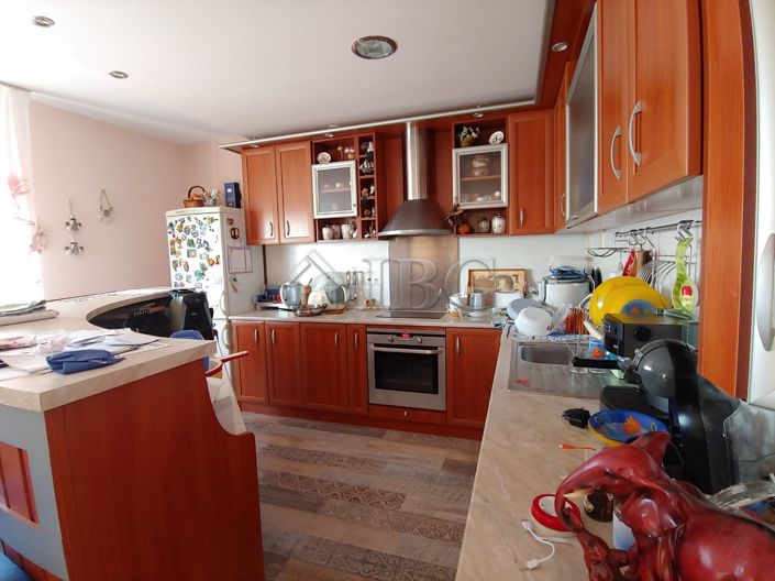 Image No.10-6 Bed House for sale