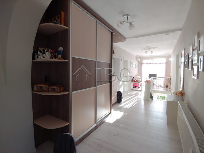 Image No.12-6 Bed House for sale