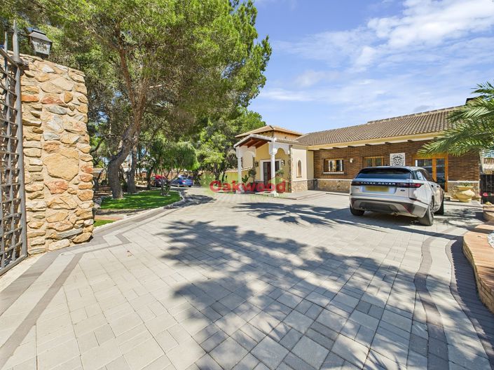 Image No.57-5 Bed Villa for sale