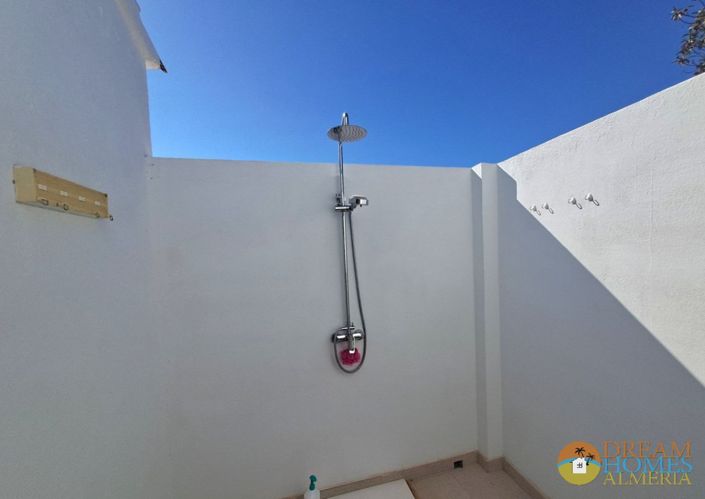 Image No.37-5 Bed Villa / Detached for sale