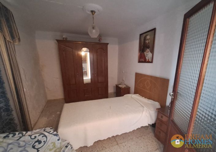 Image No.8-5 Bed Townhouse for sale