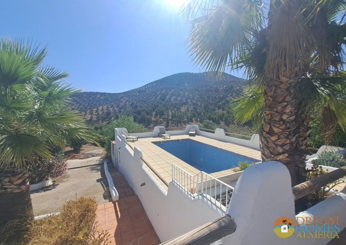 Image No.12-4 Bed Villa / Detached for sale