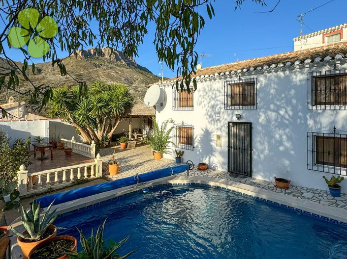 Image No.6-4 Bed Country House for sale