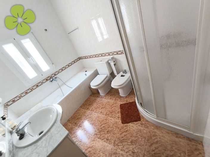 Image No.17-3 Bed Country House for sale