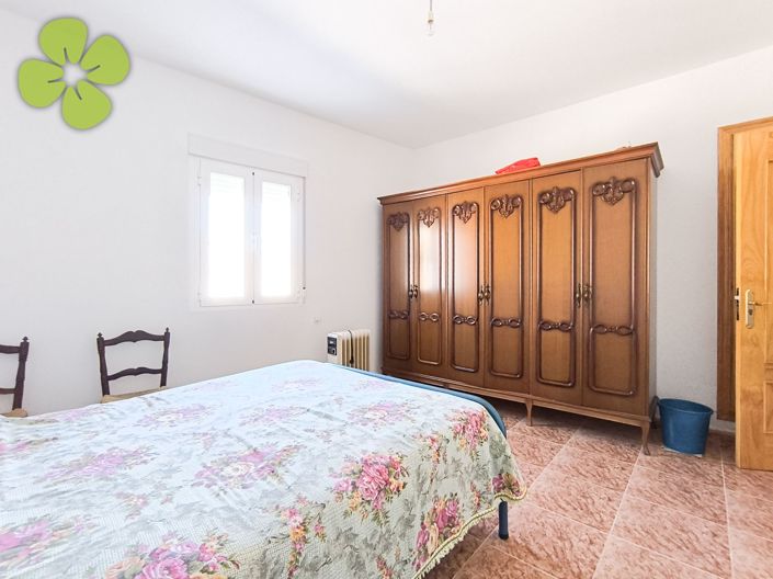 Image No.18-3 Bed Country House for sale