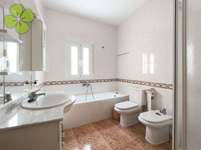 Image No.19-3 Bed Country House for sale