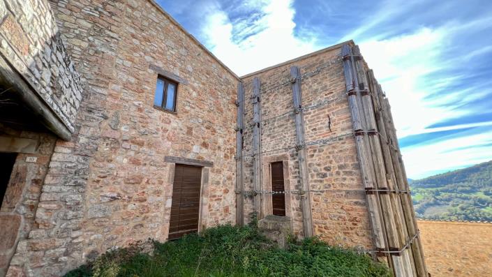 Image No.8-11 Bed Country Property for sale