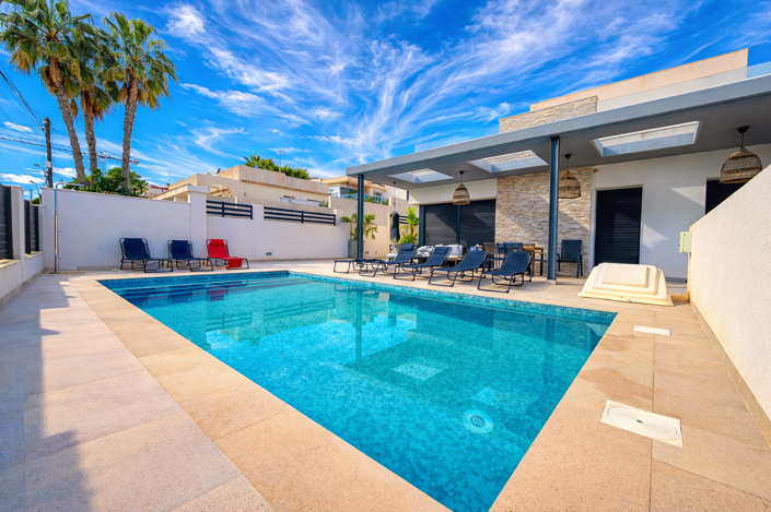 Image No.36-5 Bed Villa for sale