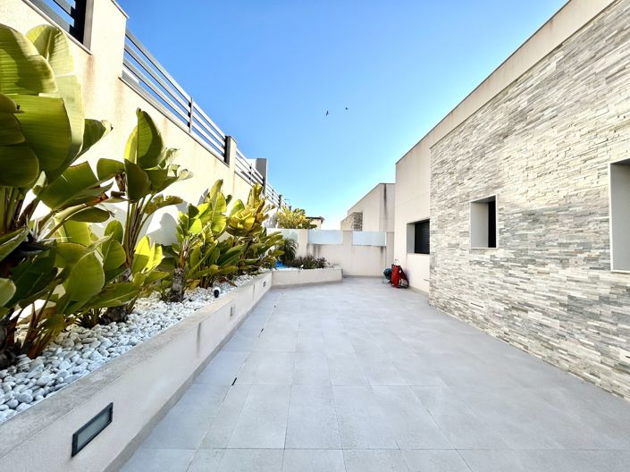 Image No.40-5 Bed Villa for sale