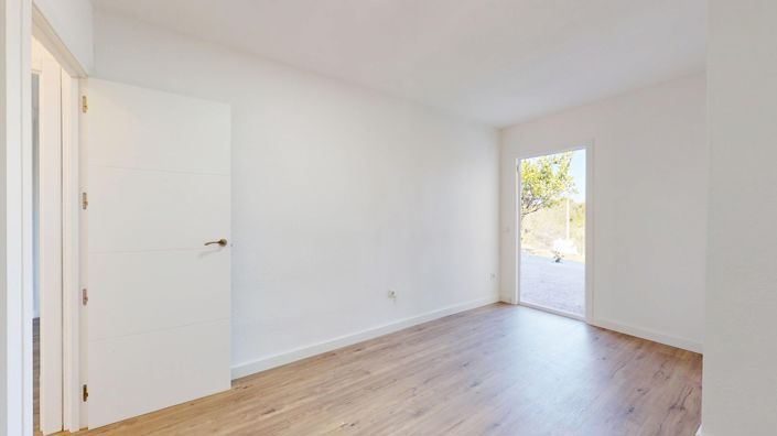 Image No.20-2 Bed Apartment for sale
