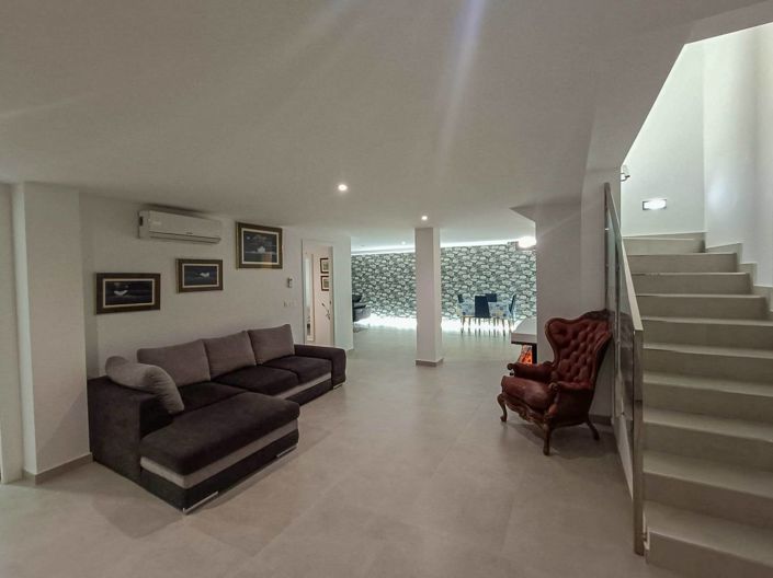 Image No.18-5 Bed Villa for sale