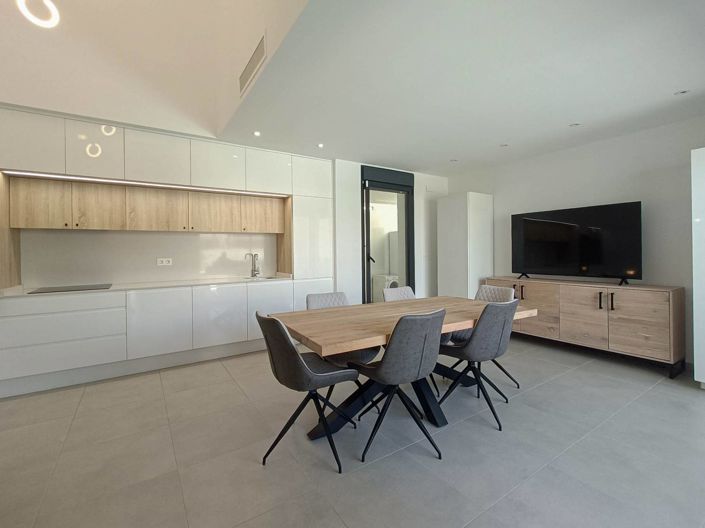 Image No.2-5 Bed Villa for sale