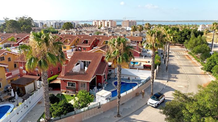 Image No.2-3 Bed Villa for sale