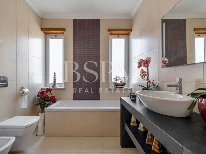 Image No.24-4 Bed House for sale