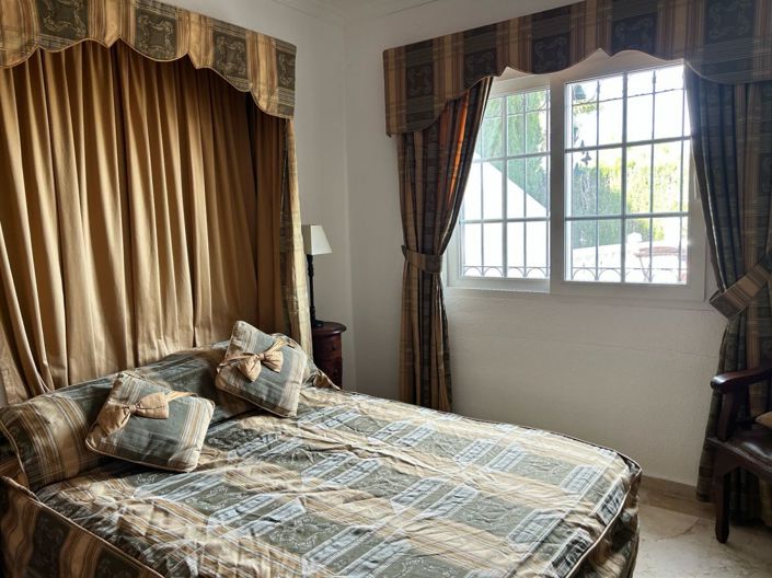 Image No.18-3 Bed House for sale