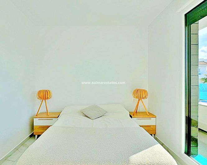 Image No.14-3 Bed Townhouse for sale