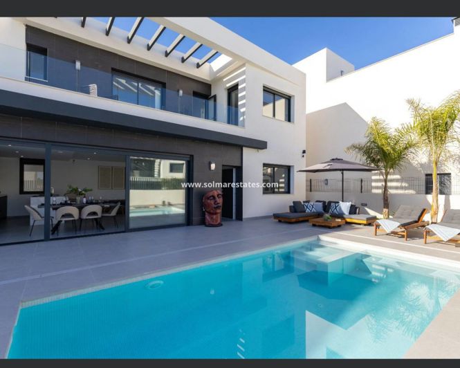 Image No.4-3 Bed Villa for sale