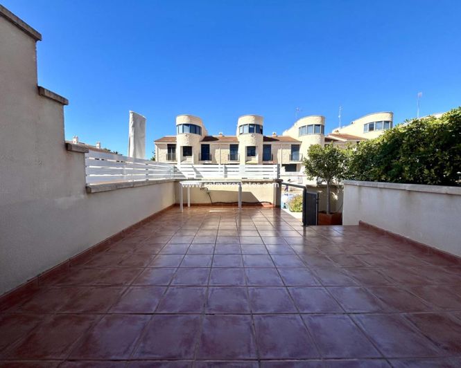Image No.21-3 Bed Townhouse for sale