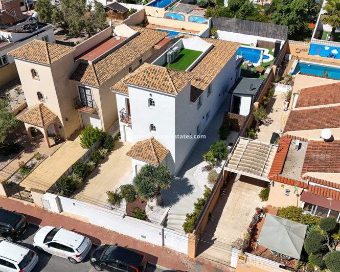 Image No.2-4 Bed Villa for sale