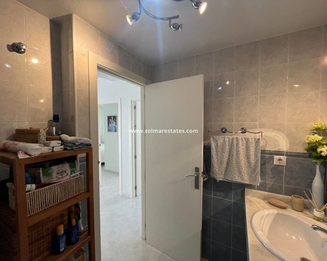 Image No.40-2 Bed Apartment for sale