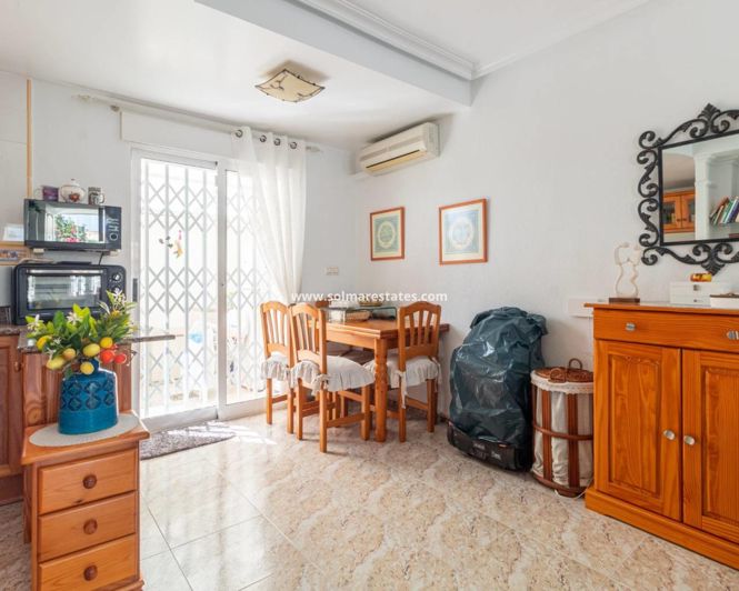 Image No.17-2 Bed House for sale