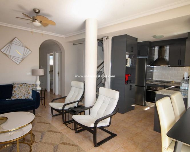 Image No.17-4 Bed Townhouse for sale