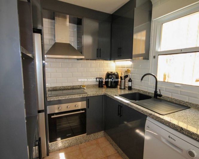 Image No.20-4 Bed Townhouse for sale