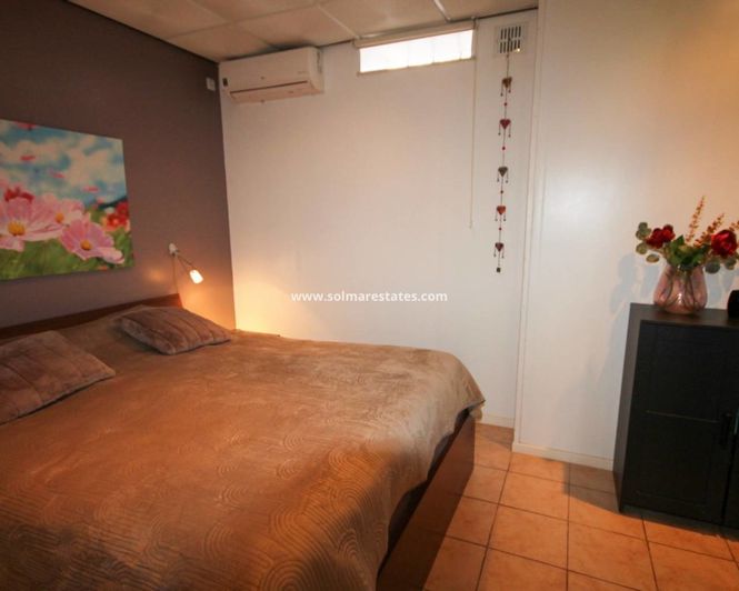 Image No.26-4 Bed Townhouse for sale