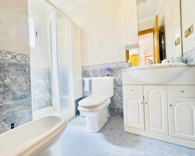 Image No.29-4 Bed Apartment for sale